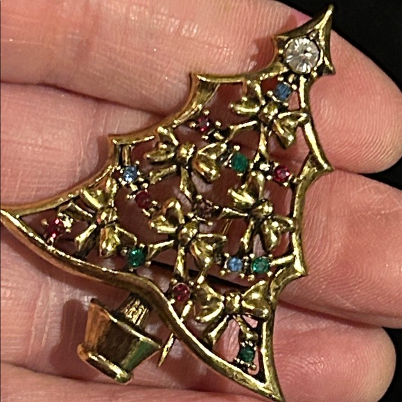 Gold Tone Holiday Charm Bracelet and Brooch Set Tree Reindeer Santa - Picture 8 of 13